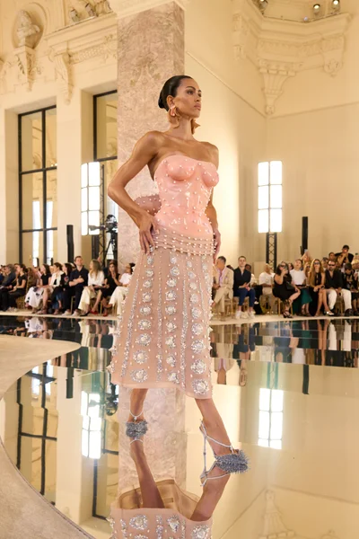Look 18